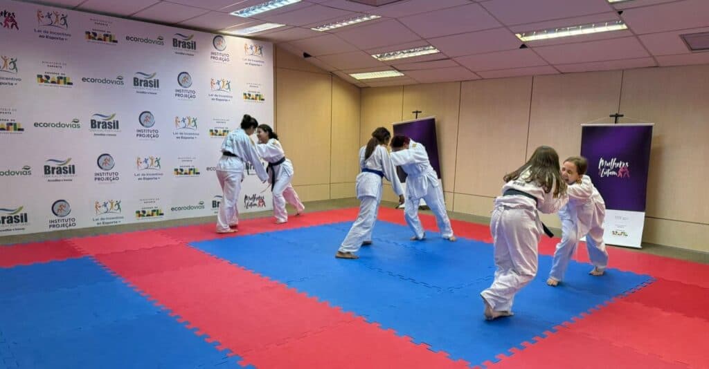 Judô transforma rotina de meninas e ensina valores que vão além do tatame